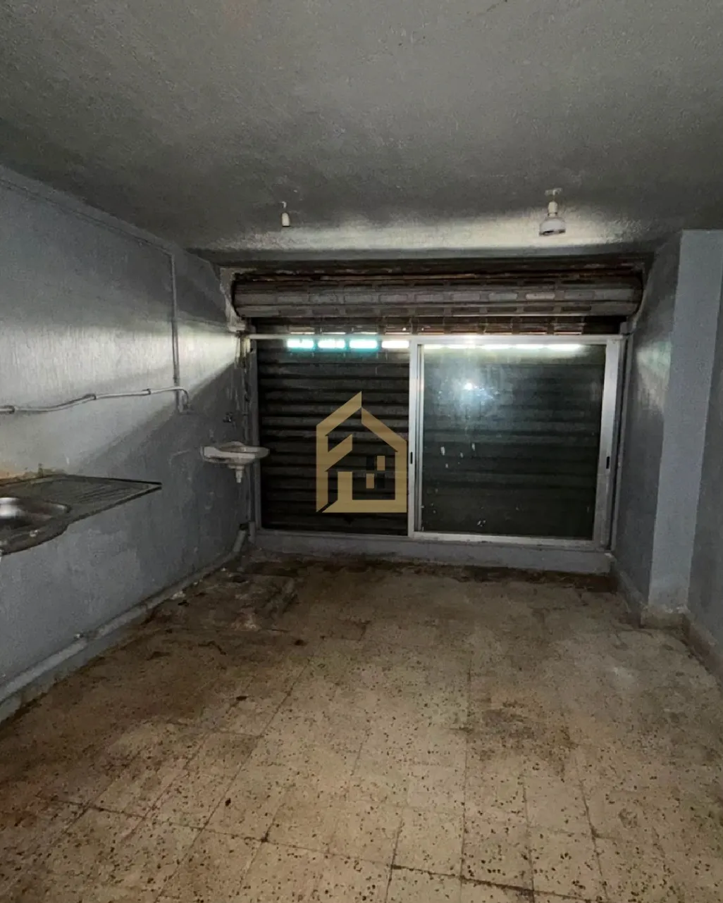 Shop for rent in Tariq El Jdideh, Beirut, Lebanon