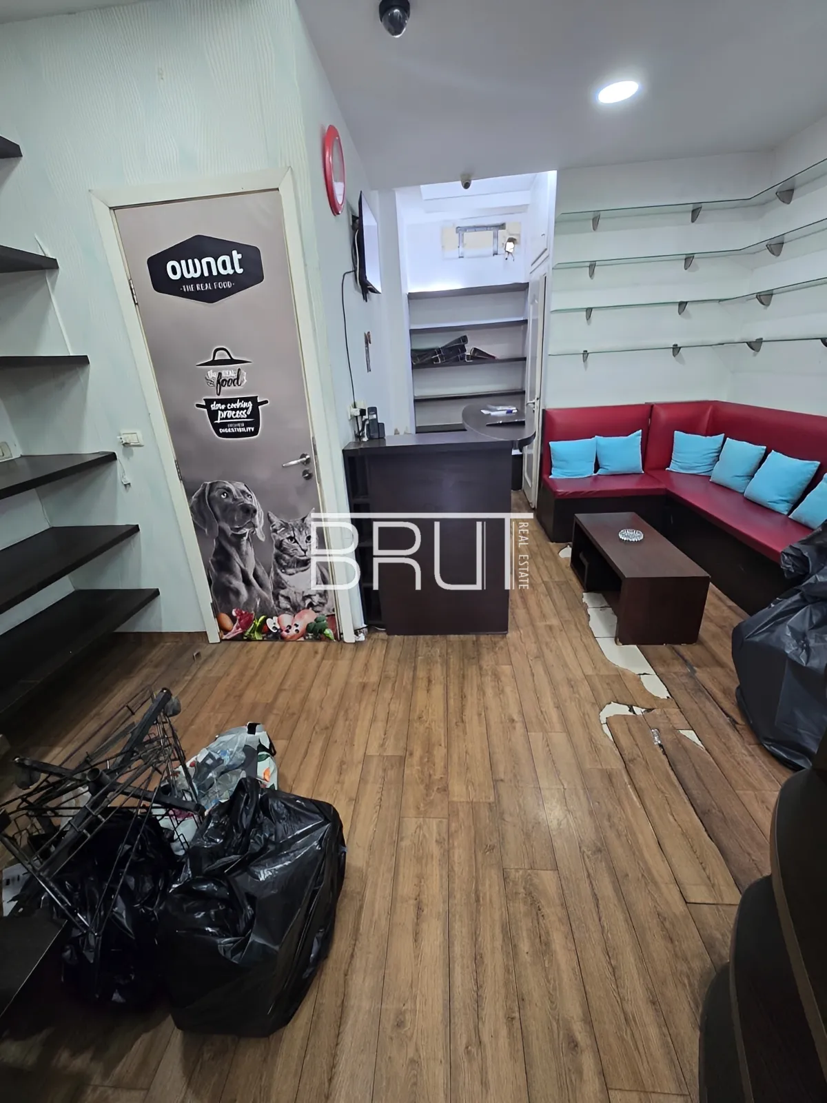 Shop for rent in Adonis