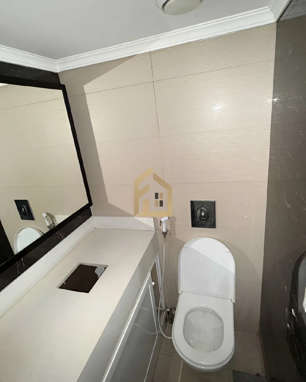 Shop for rent in Raoucheh, Beirut, Lebanon