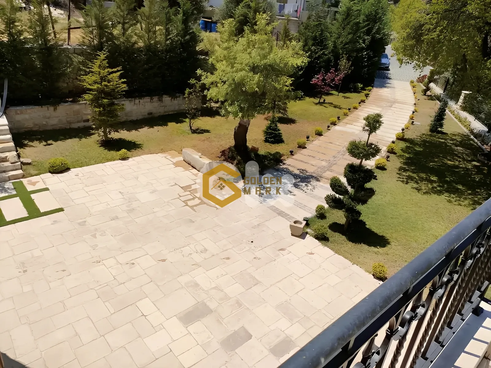 Triplex for Sale in Mechmech