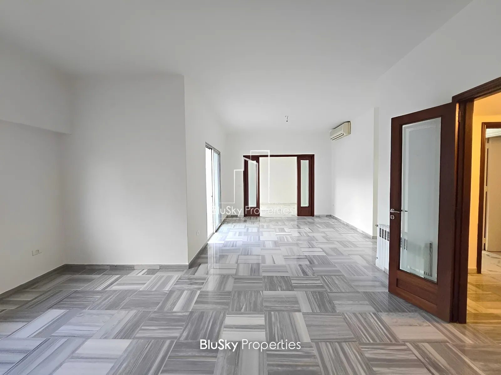 Apartment for Sale in Horch Tabet - 3 bed, 3 bath