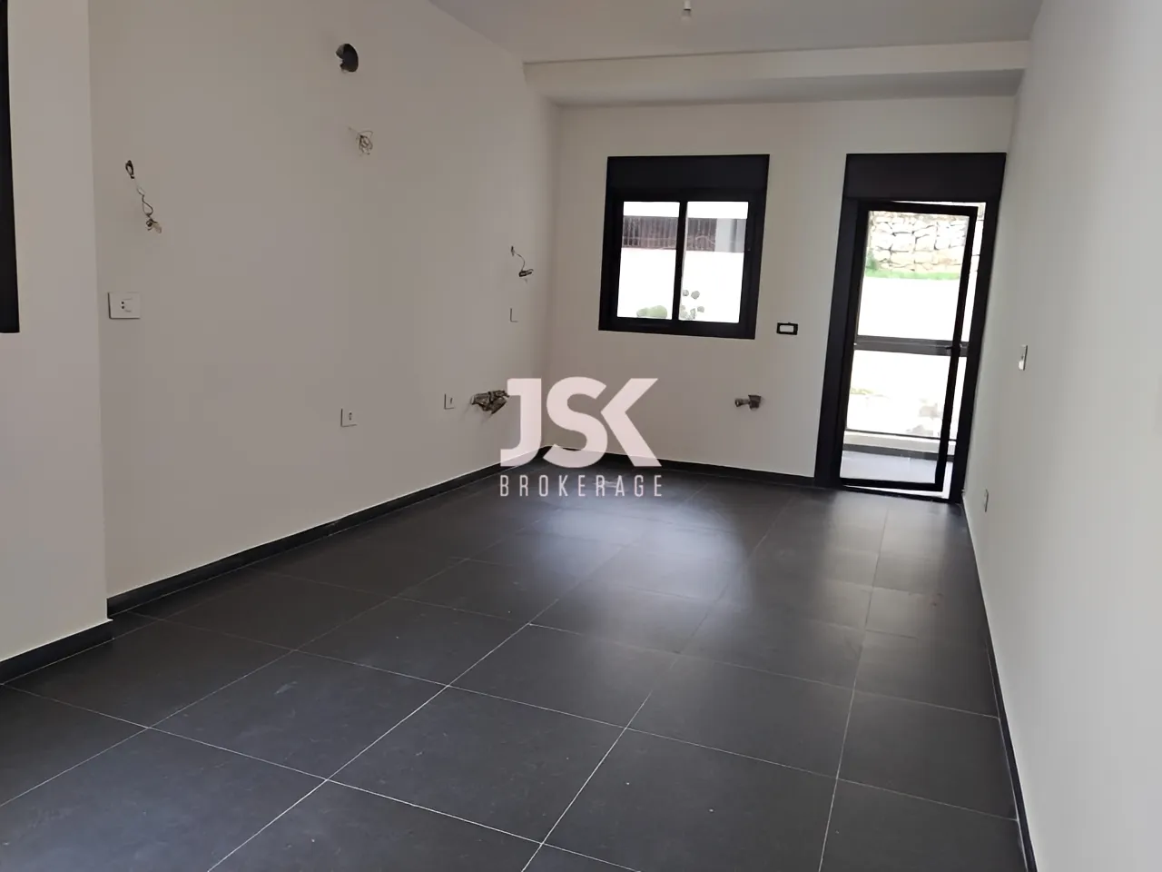 Apartment for Sale in Haret Sakher