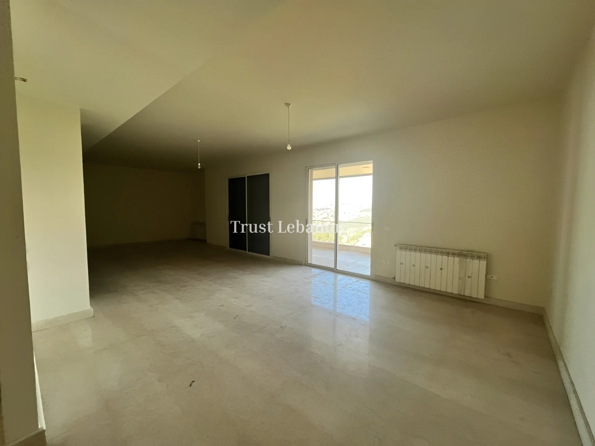 Apartment for sale in Jouret El Ballout, Lebanon - 4 bed, 6 bath