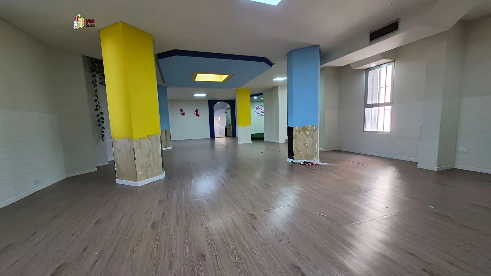 Shop for rent in Adonis