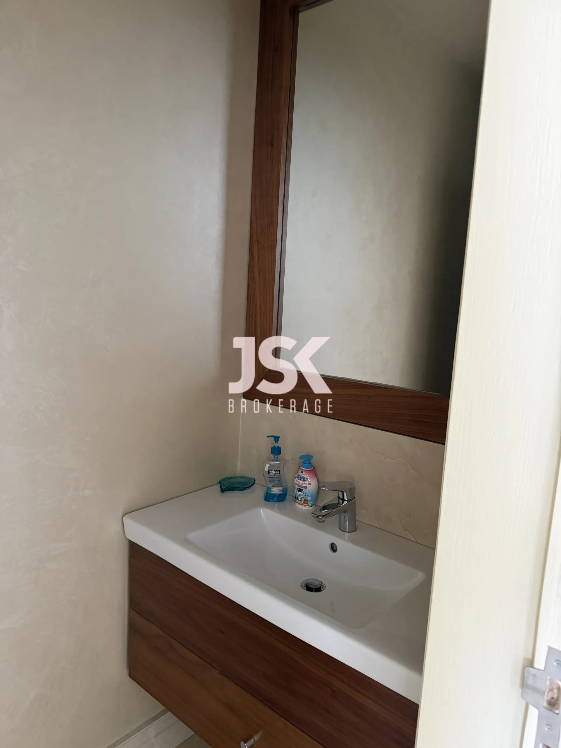 Apartment for Rent in Ras Al Naba'a