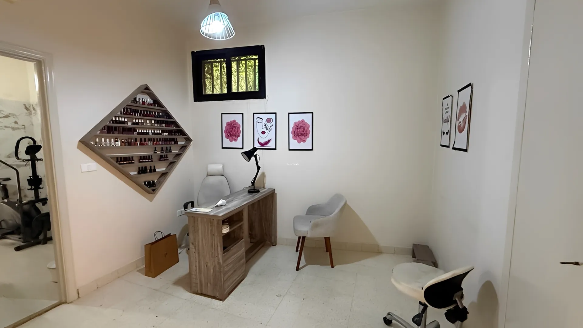 Office for rent in Remeil