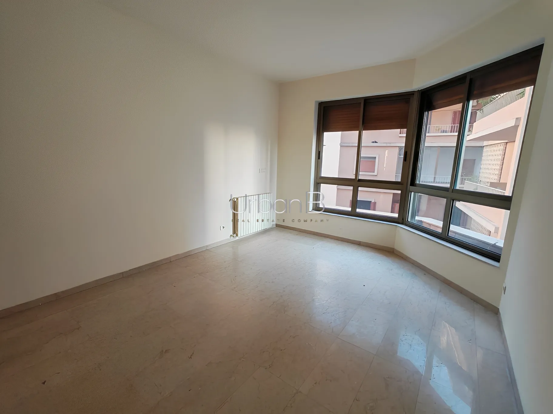 Apartment for Rent in Caree d'or, Achrafieh