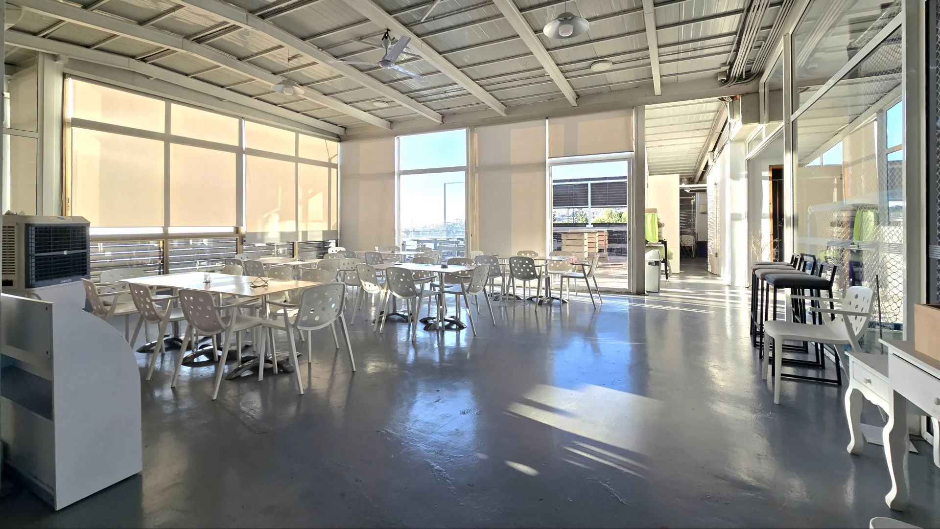 Shop for rent in Kfar Hbab