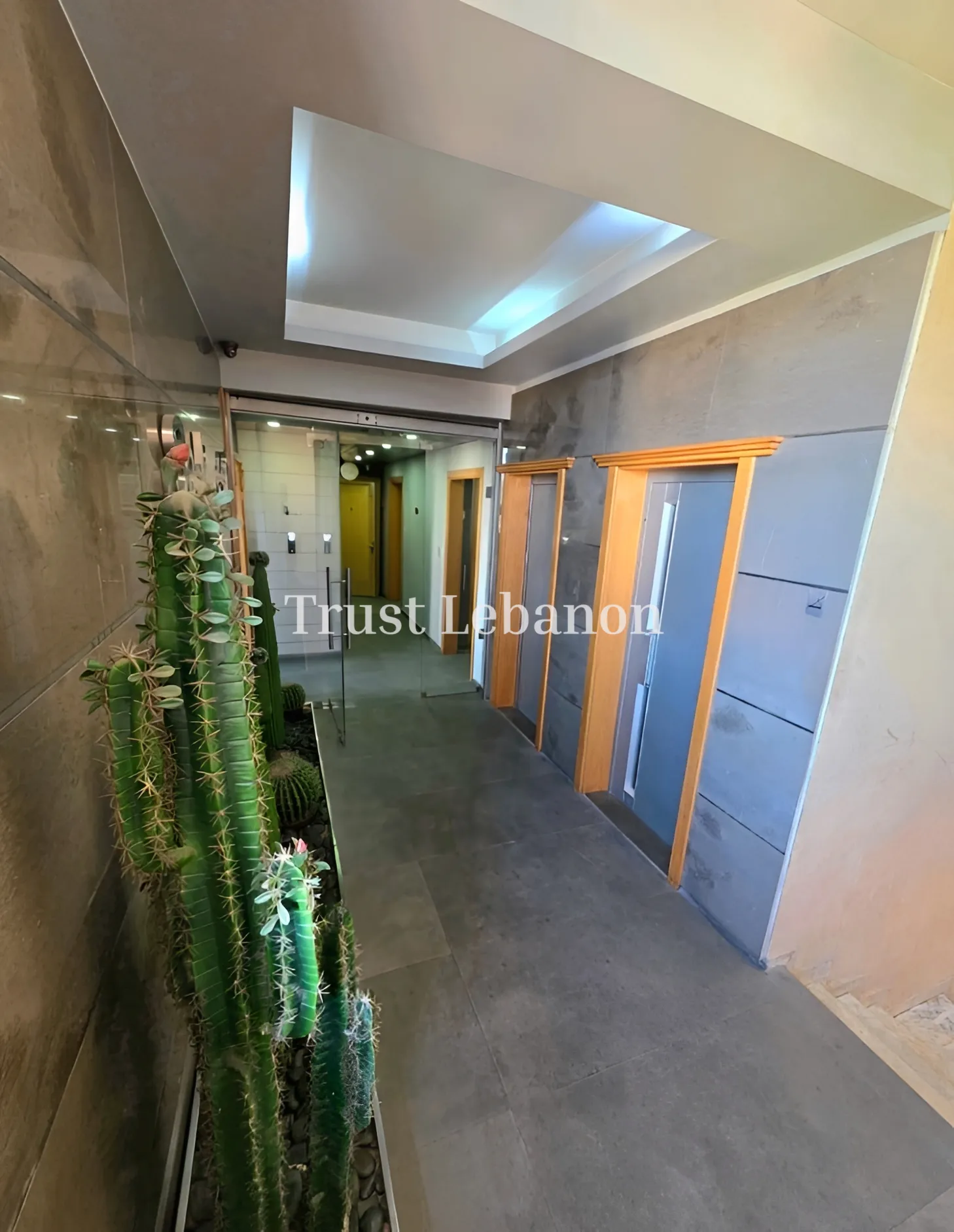Office for sale in Forn El Chebbak