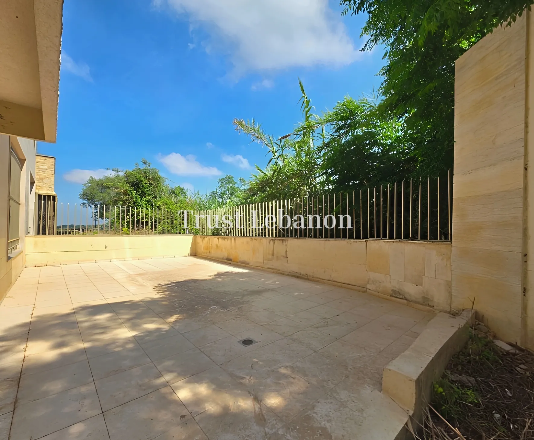 Apartment for sale in Jouret El Ballout, Lebanon - 3 bed, 3 bath