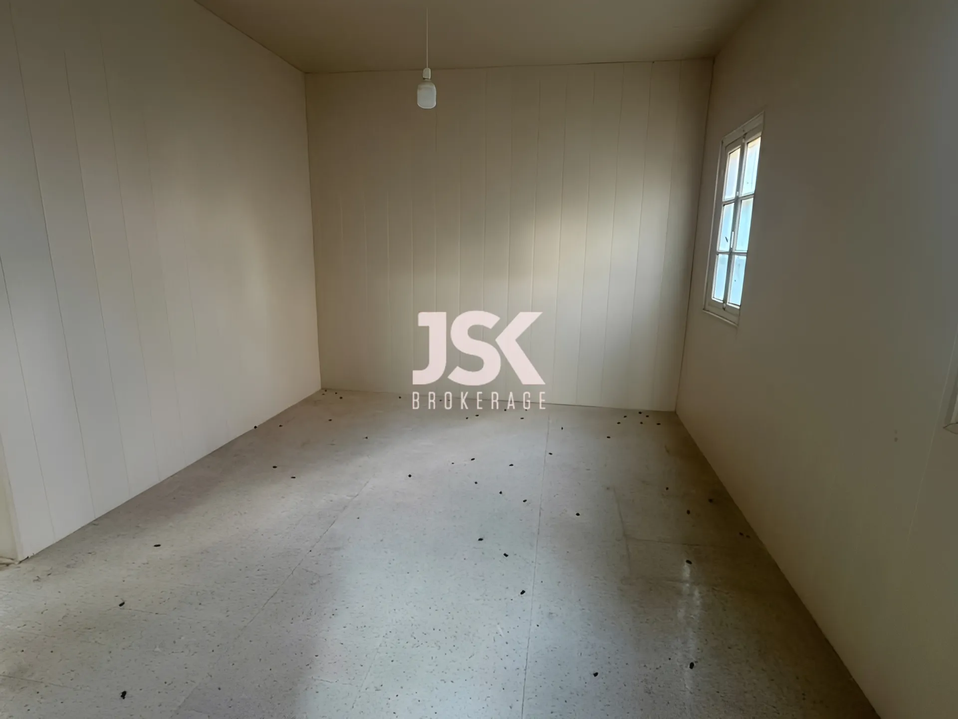 Shop for Rent in Remeil