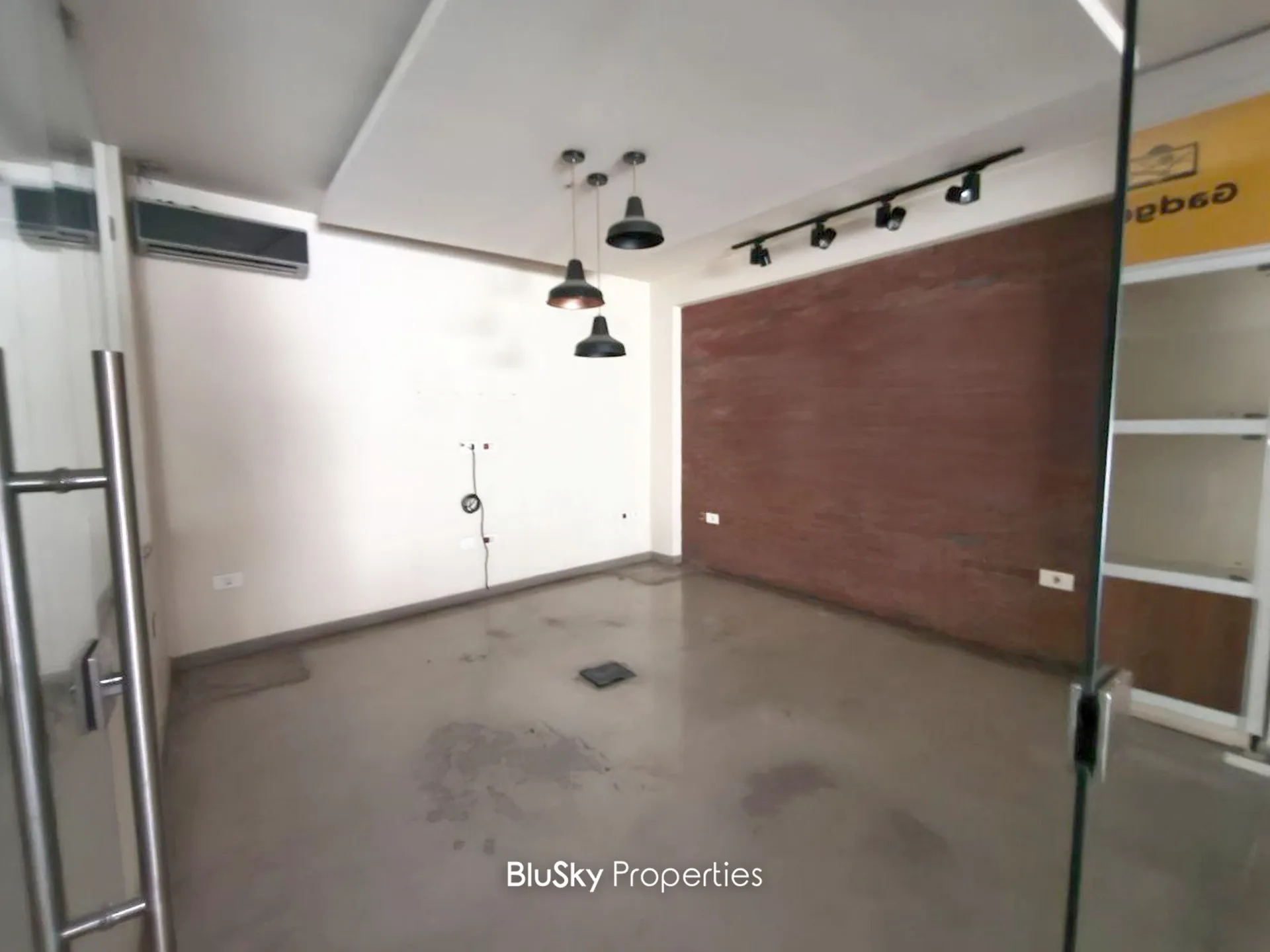 Showroom for rent in Dora, lebanon