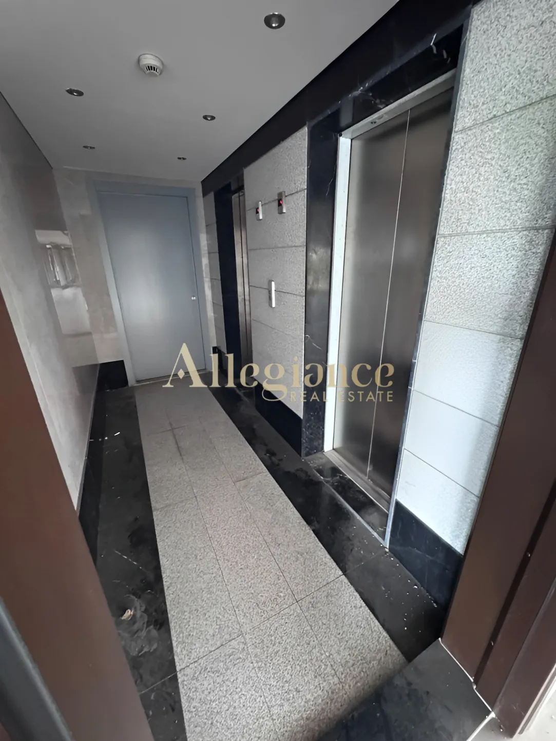 Showroom for rent in Dbayeh