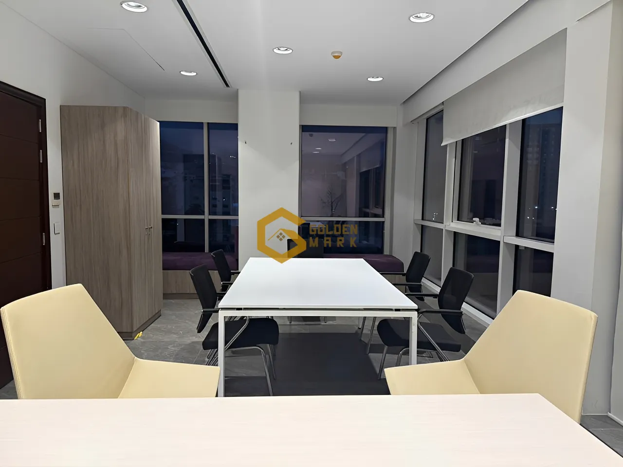 Office for rent in Saloumi