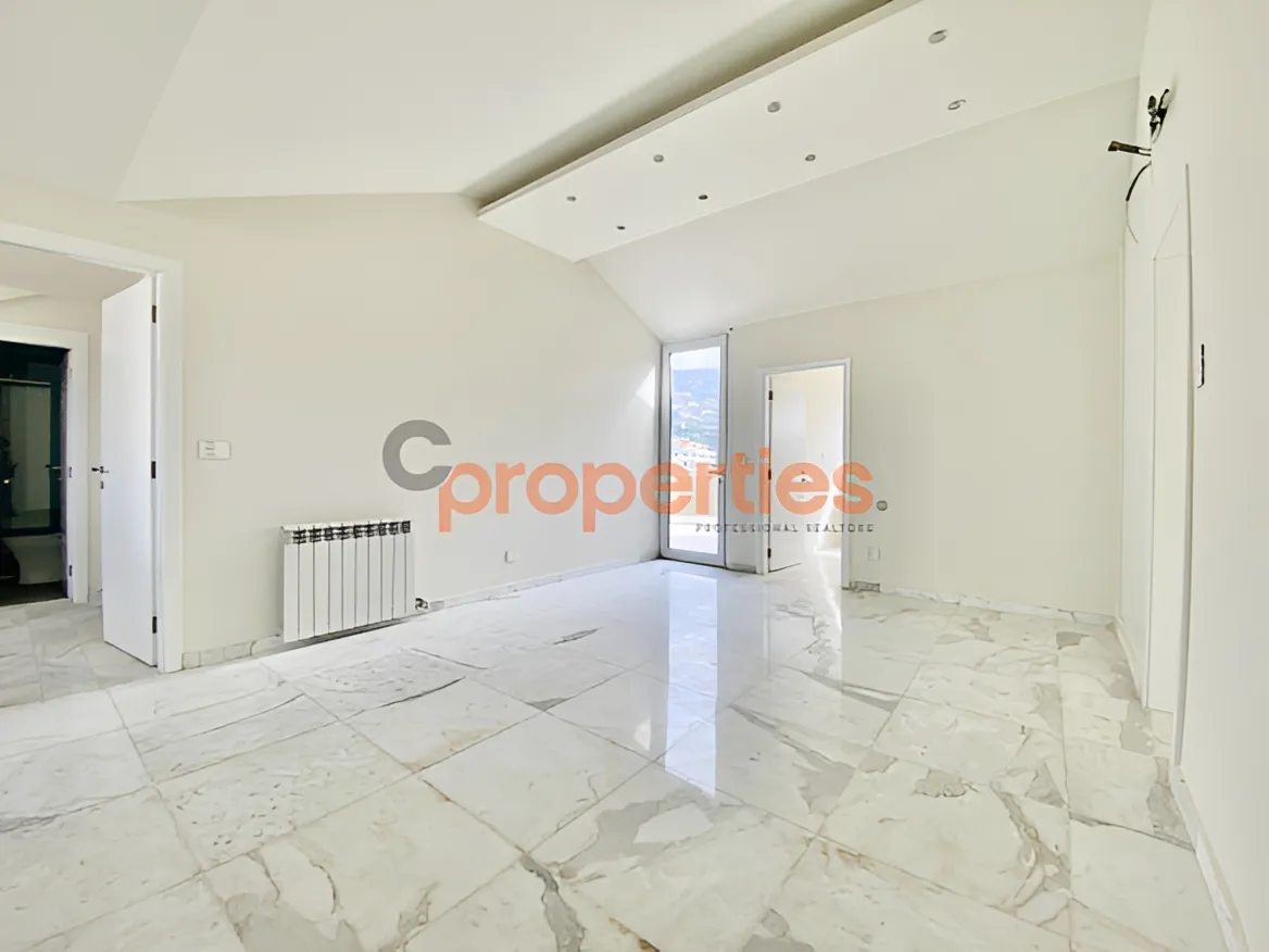 Apartment for Sale in Adma w Dafnah - 6 bed, 5 bath