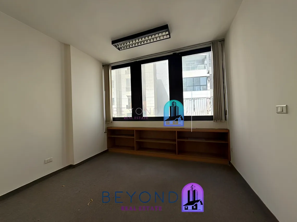 Office for sale in Mar Elias St، Bayrut, Lebanon