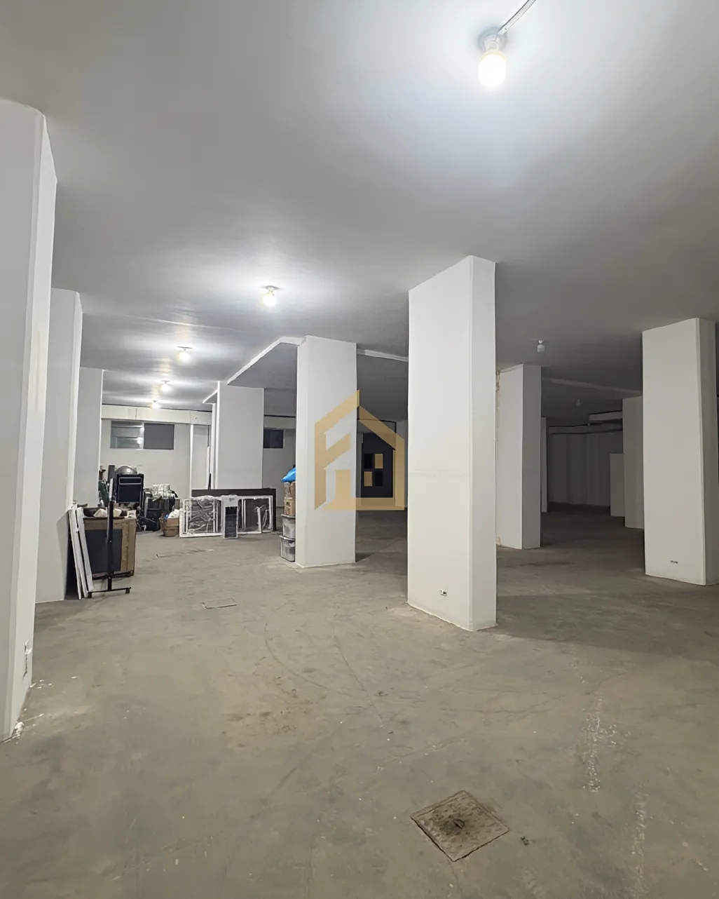 Warehouse for rent in Ramleh Al Bayda, Beirut, Lebanon