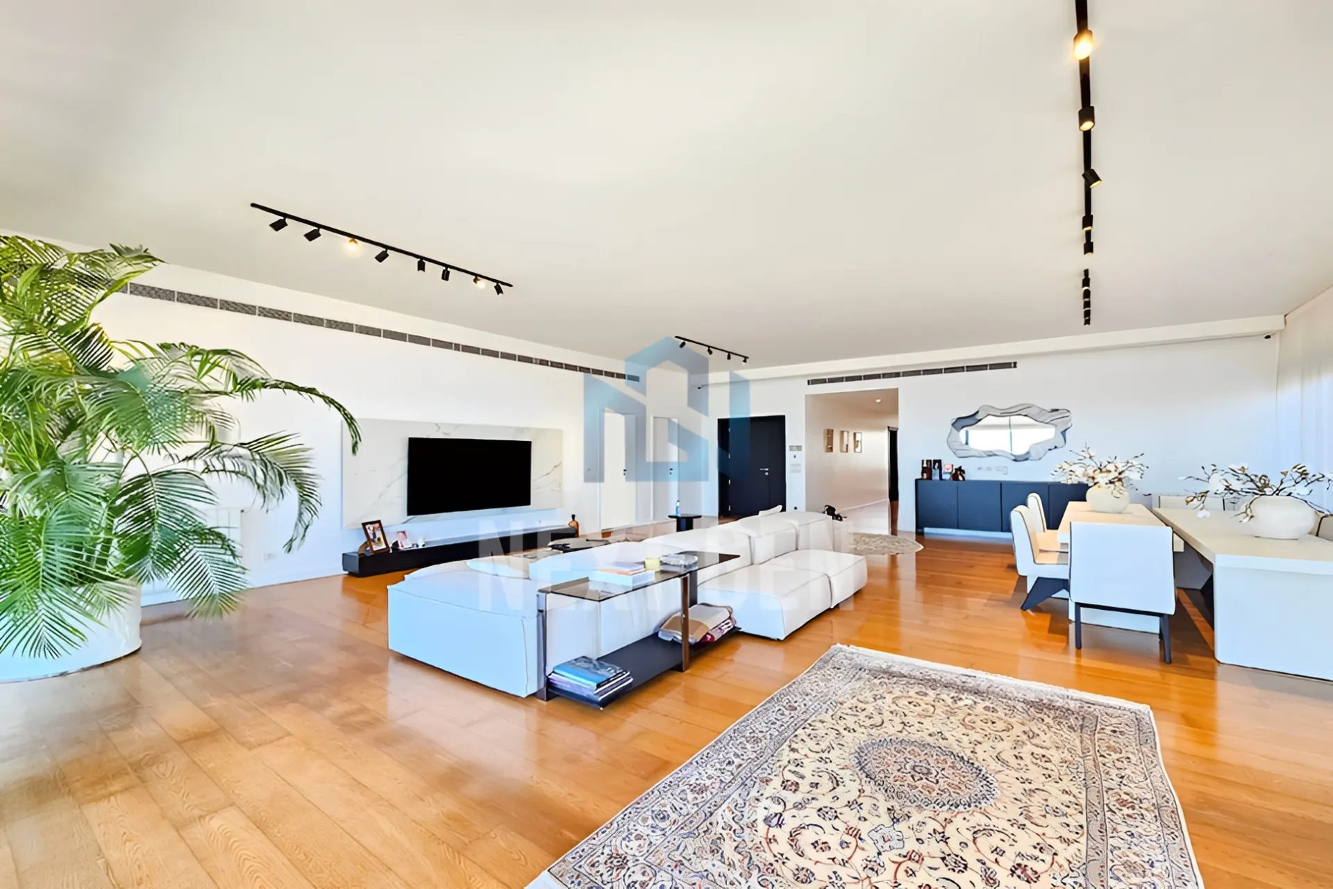 Apartment for sale in Achrafieh, Beirut, Lebanon - 3 bed, 5 bath
