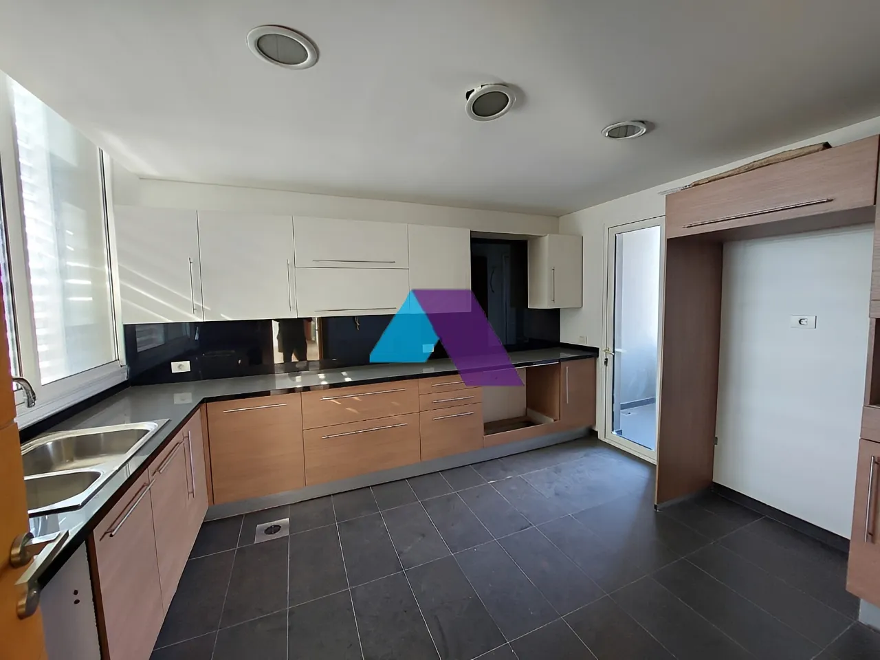 Apartment for Sale in Achrafieh - 3 bed, 4 bath