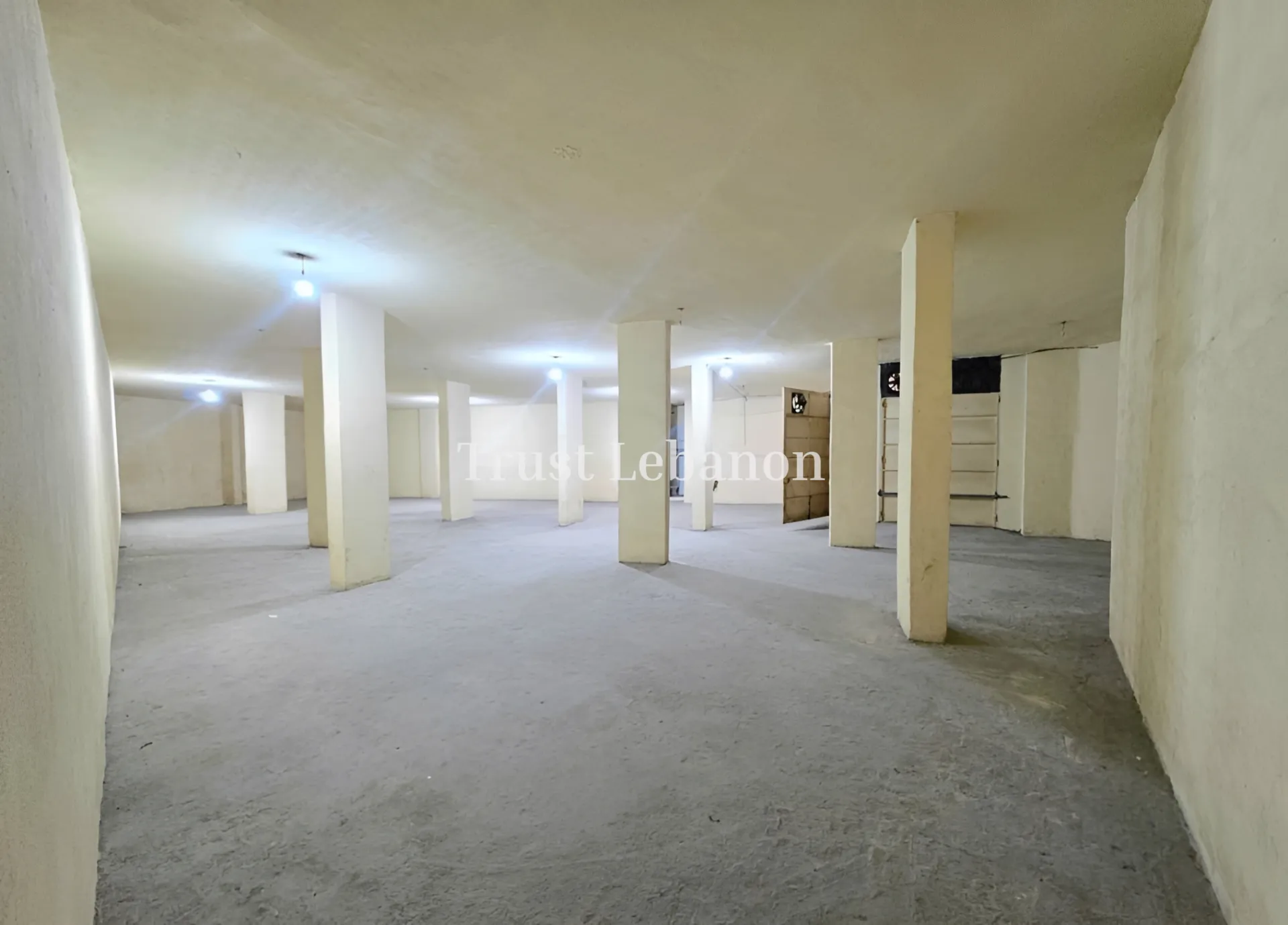 Warehouse for rent in Hazmieh