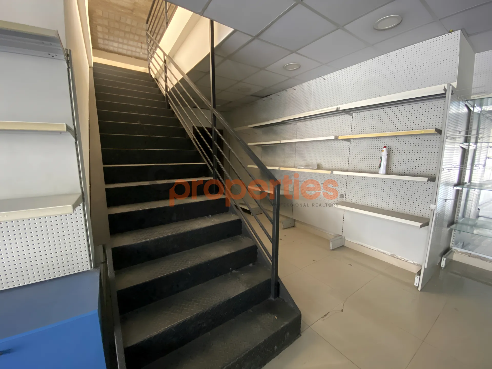 Showroom for Sale in Hazmieh