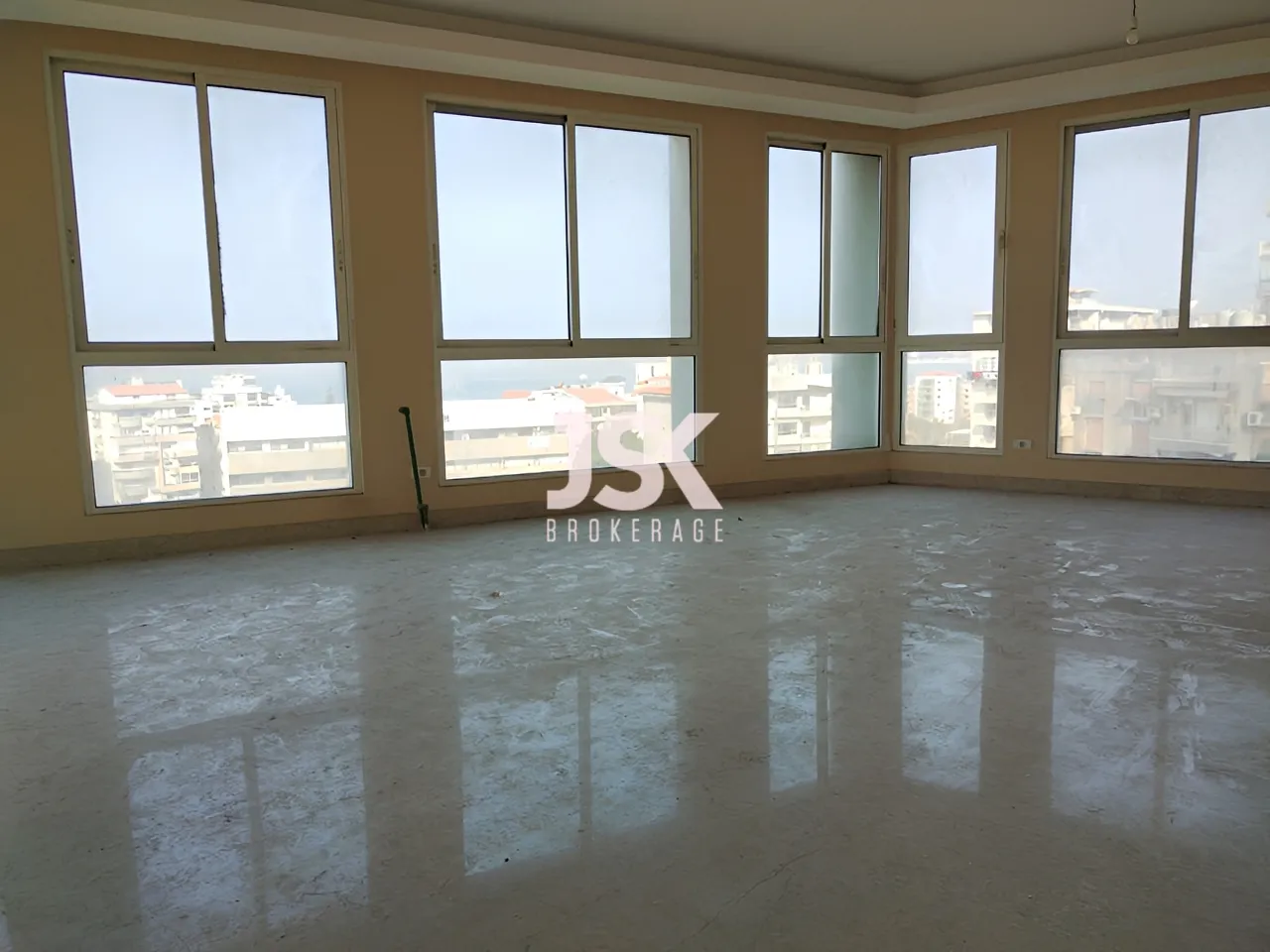 Apartment for Sale in Haret Sakher