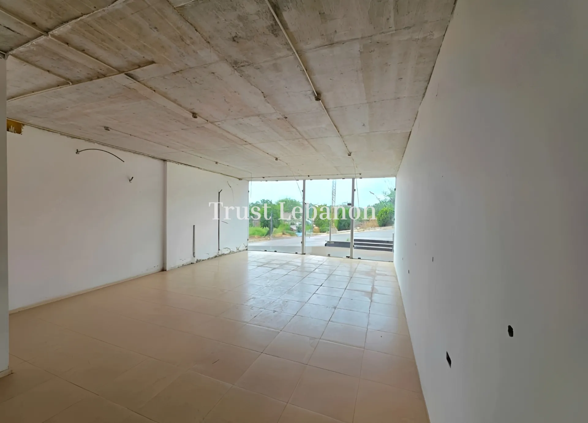 Shop for sale in Dbayeh