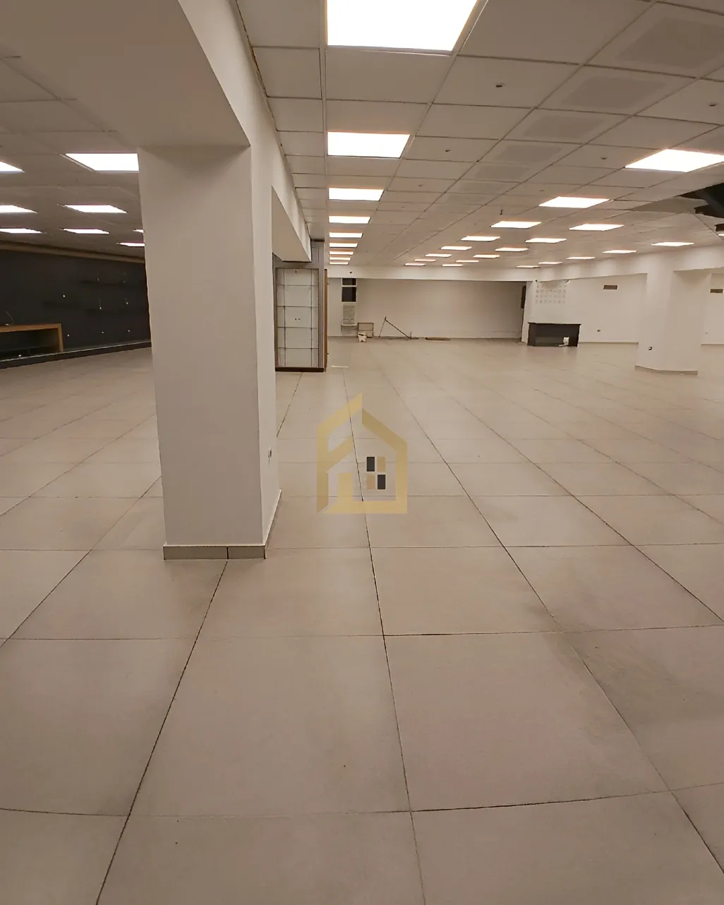 Showroom for rent in Daoura, Lebanon