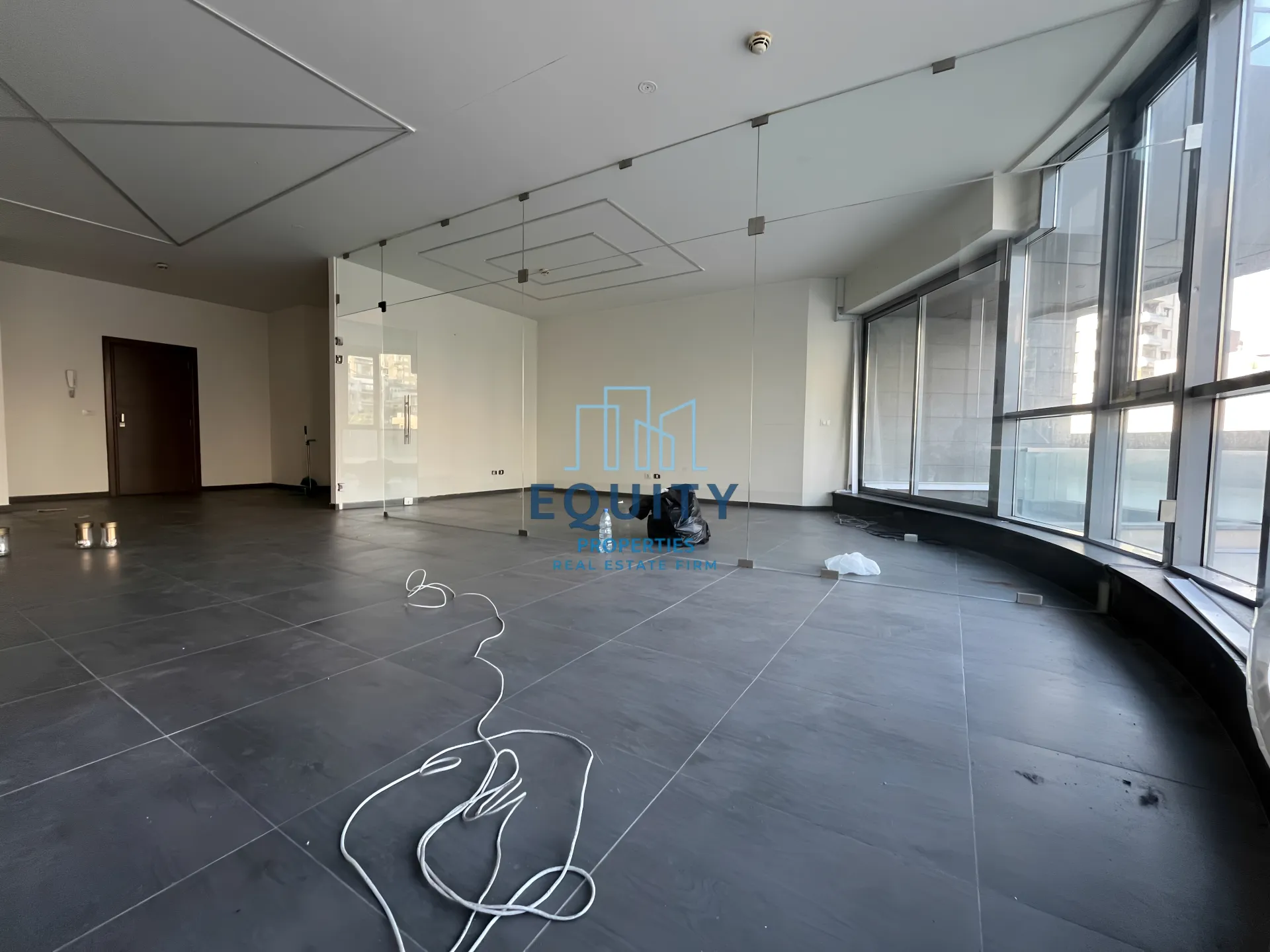 Office for rent in Zalka