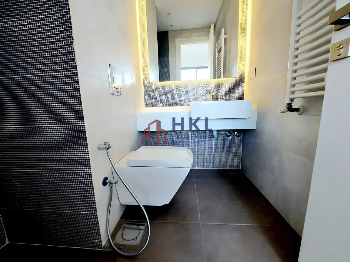 Apartment for sale in Manara, Beirut, Lebanon - 3 bed, 3 bath