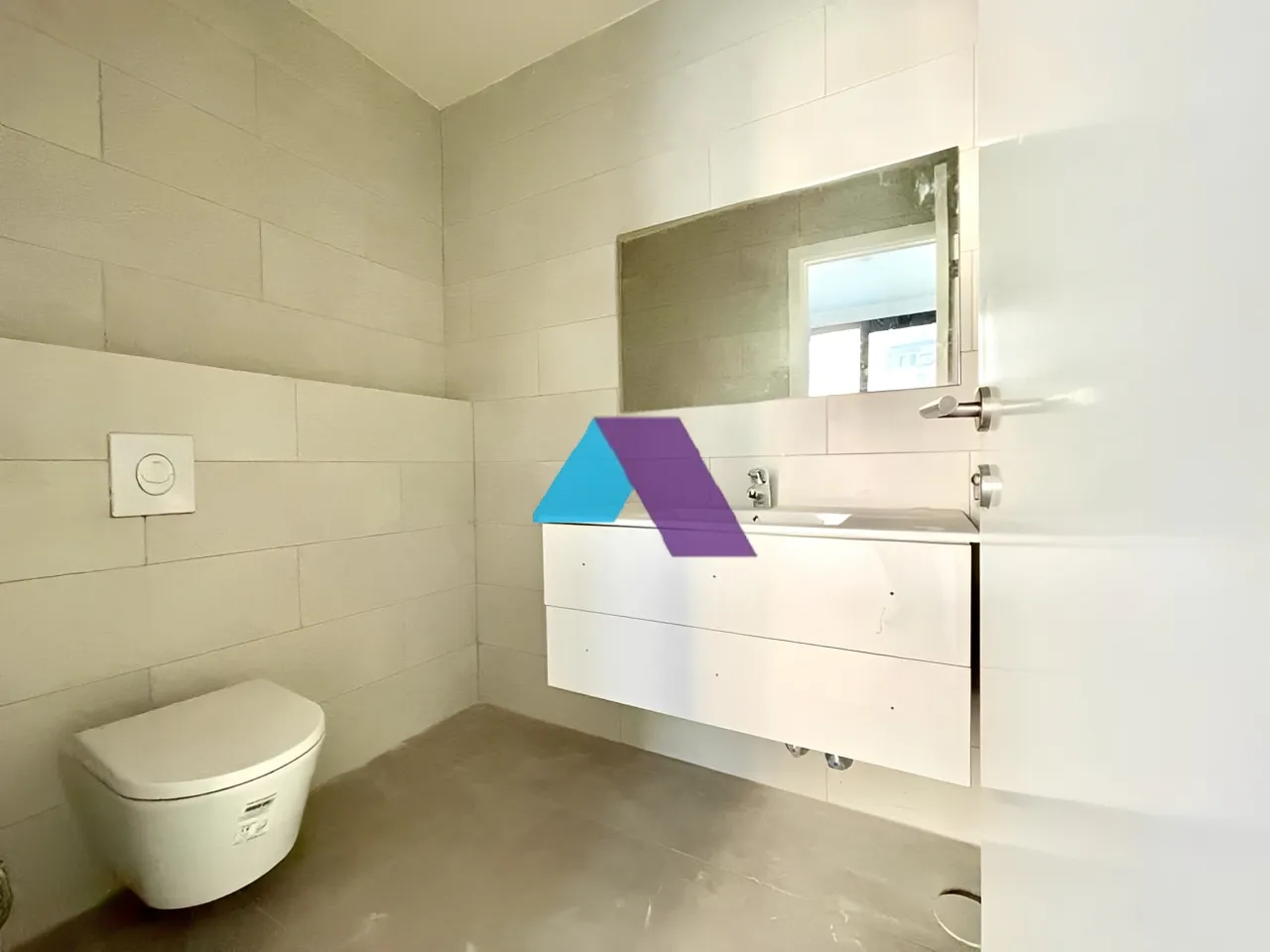 Apartment for Sale in Achrafieh - 2 bed, 2 bath