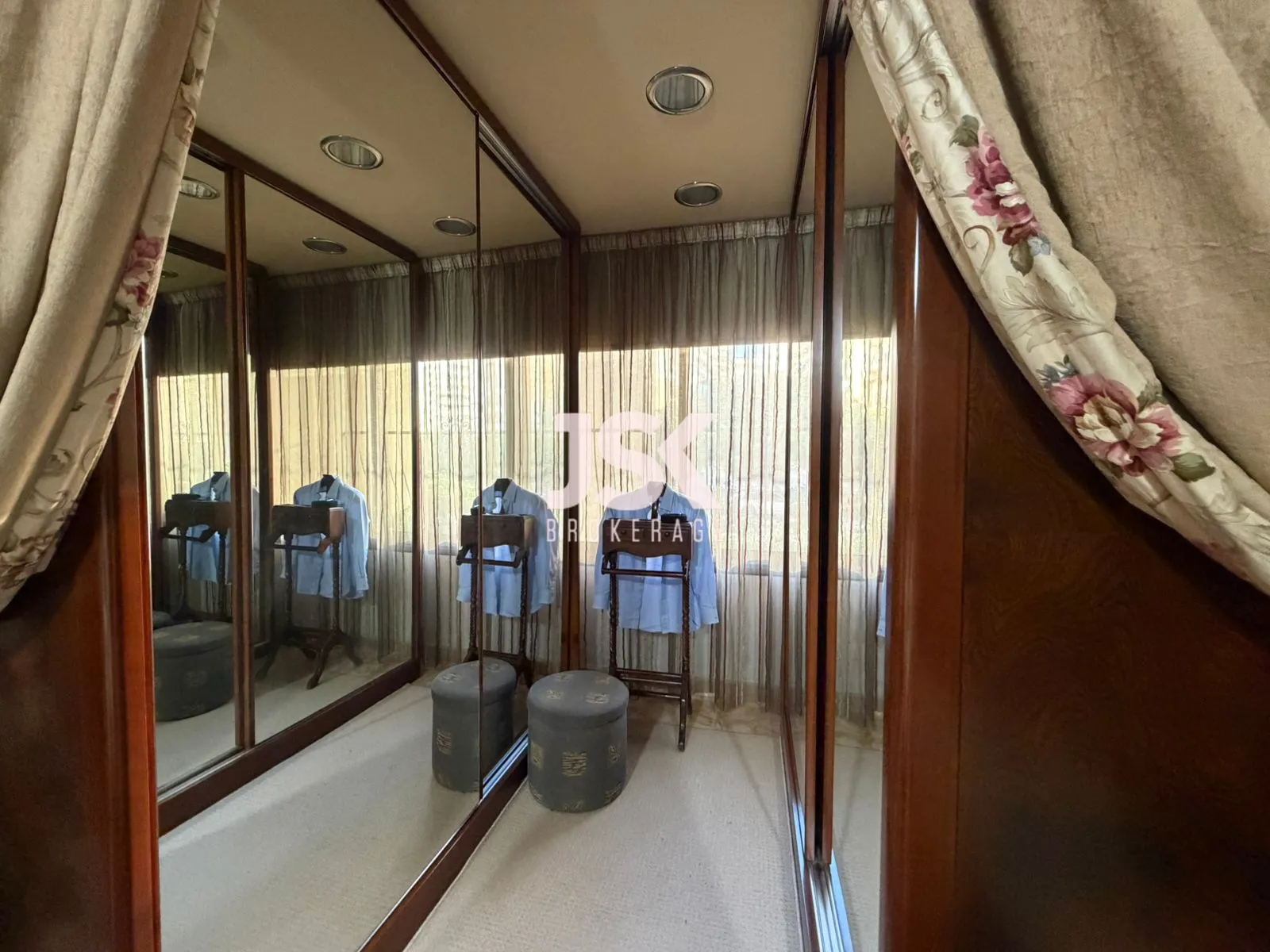 Apartment for Sale in Ain Al Tineh
