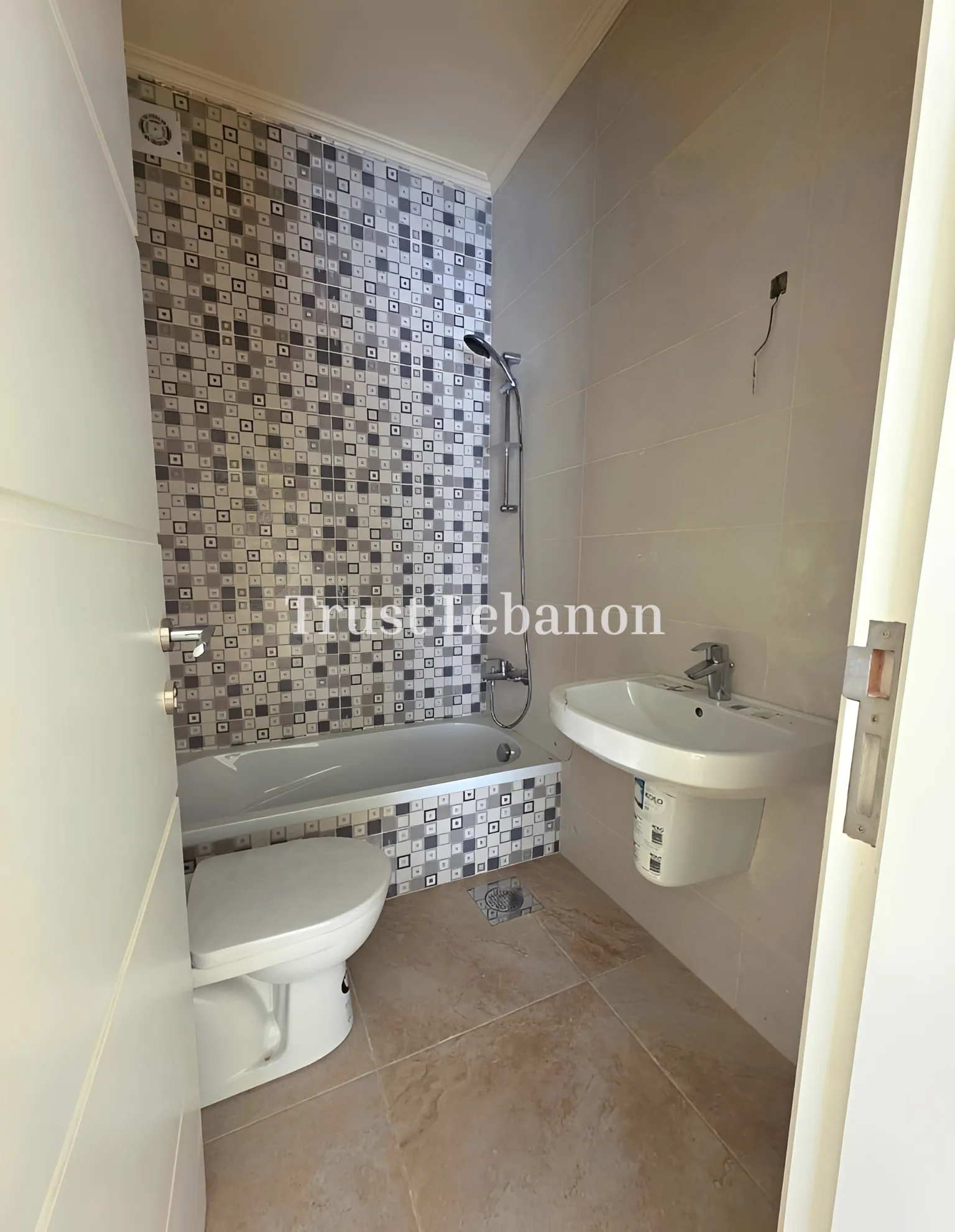 Apartment for sale in Ballouneh, Lebanon