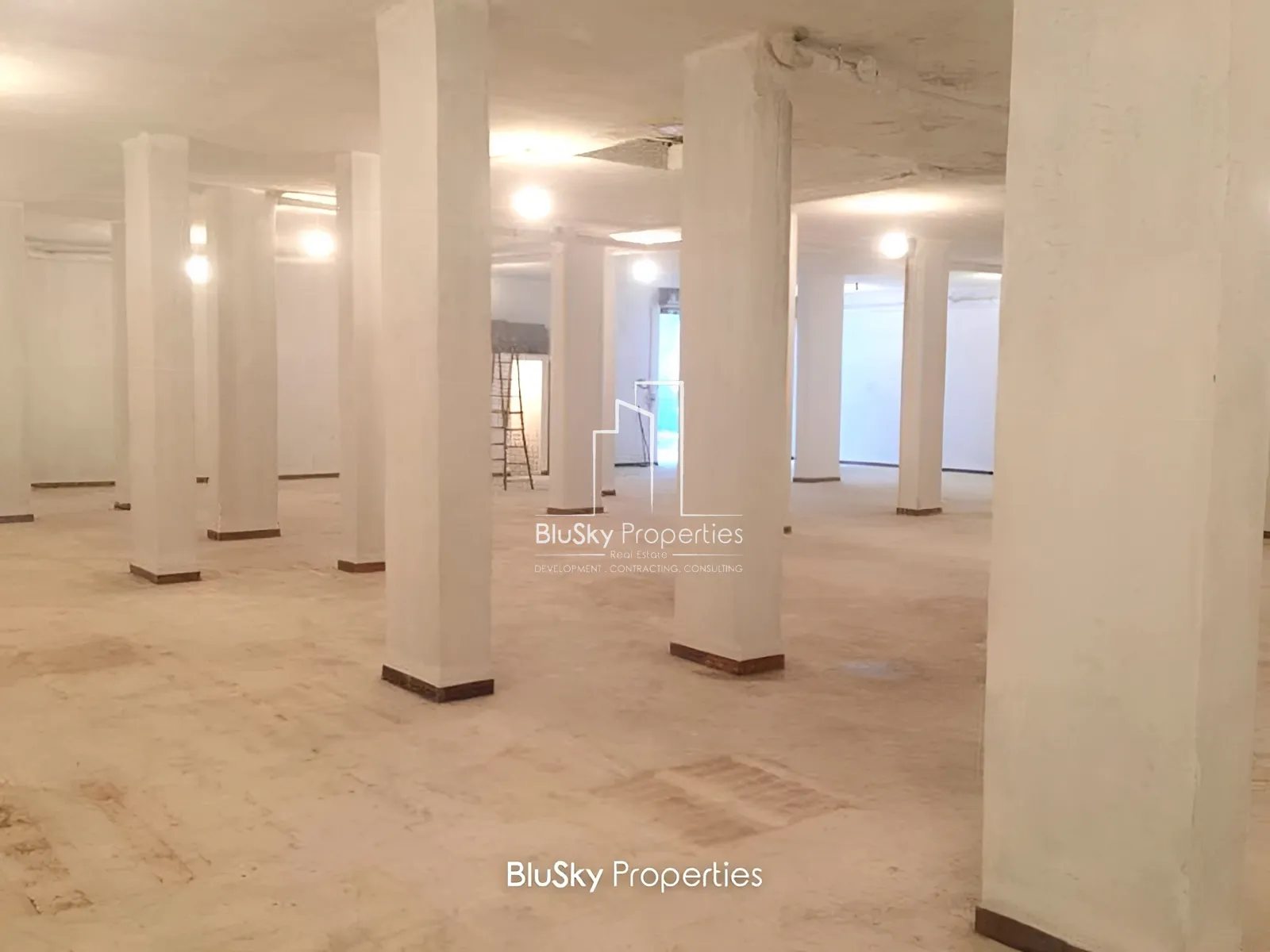 Warehouse for sale in Awkar