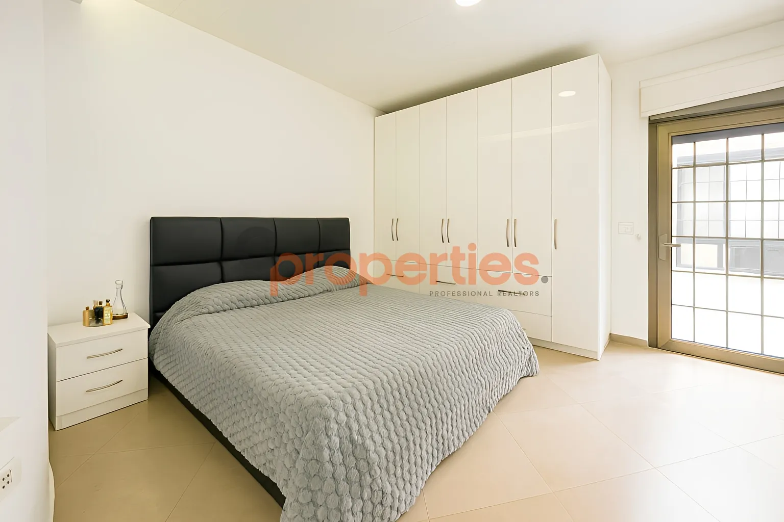 Apartment for Sale in Haret Sakher