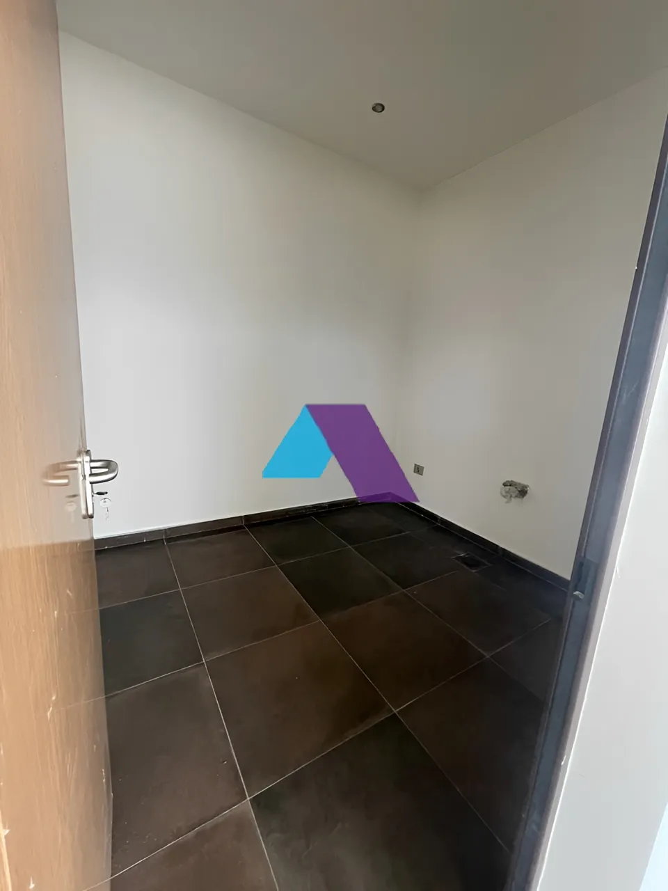 Office for Sale in Sin El Fil