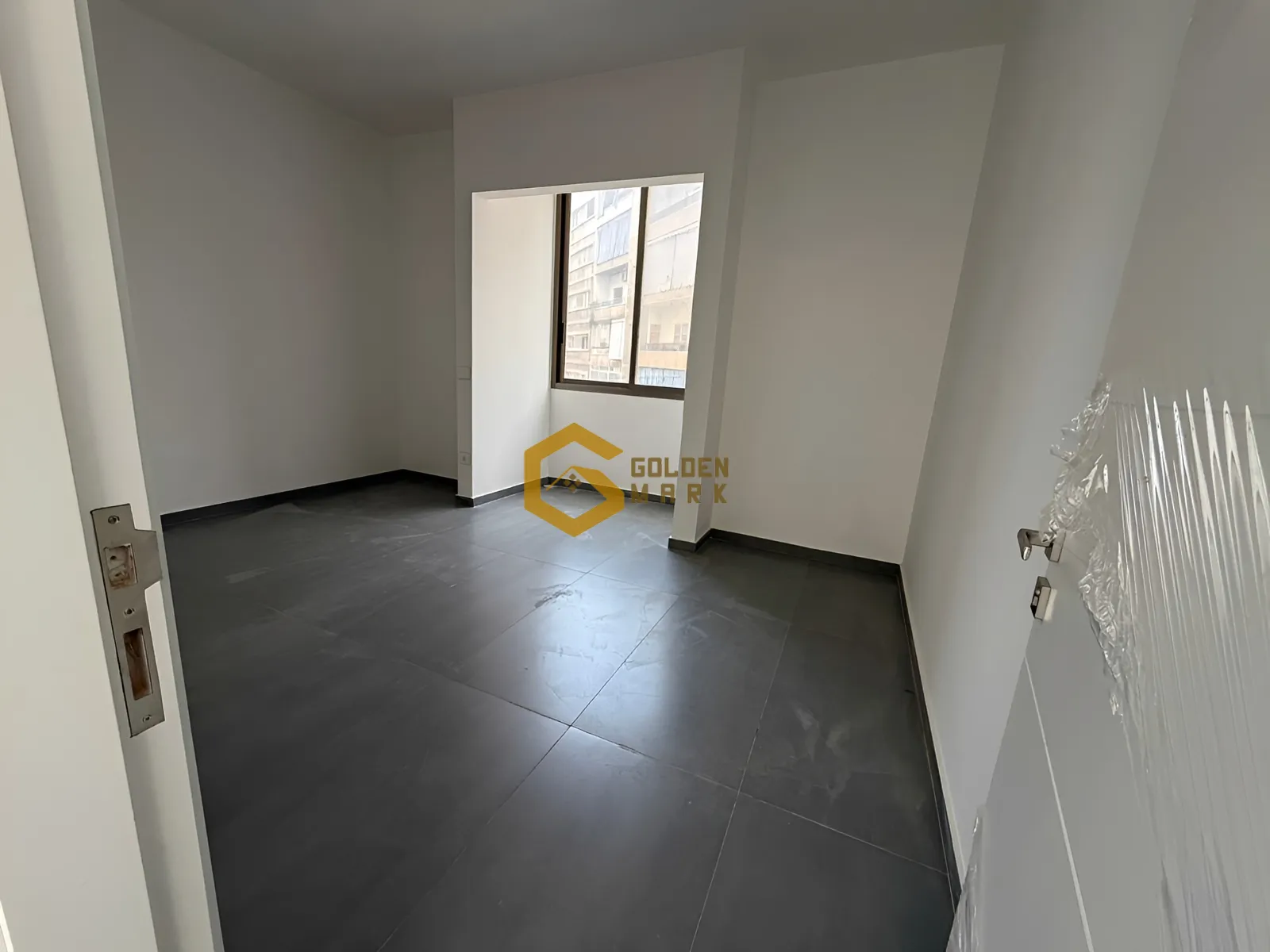 Office for rent in Jdeideh