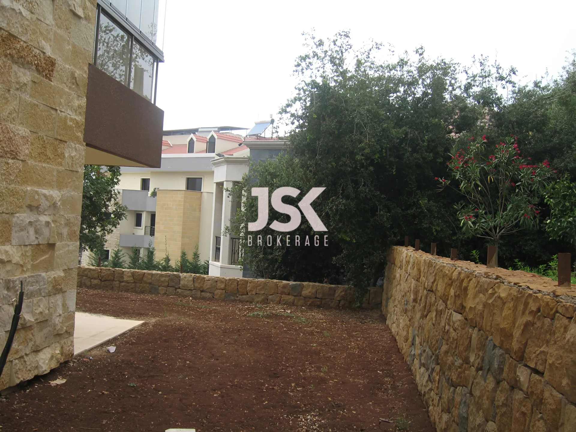 Apartment for Sale in Ballouneh - 3 bed