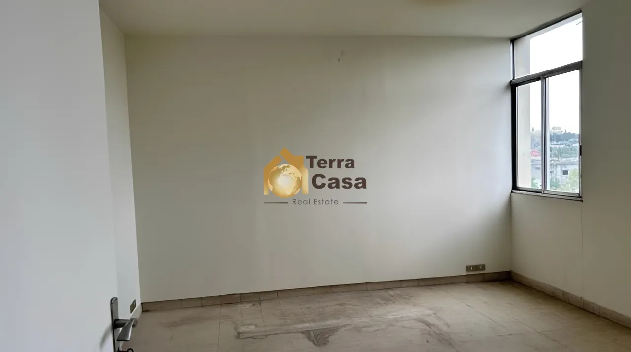 Commercial for sale in Baabda