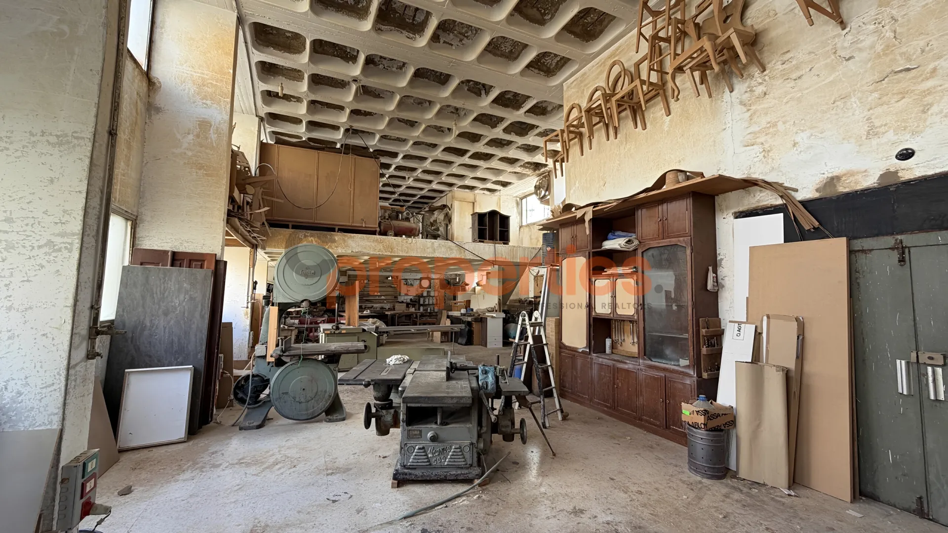 Industrial Unit for Sale in Fanar
