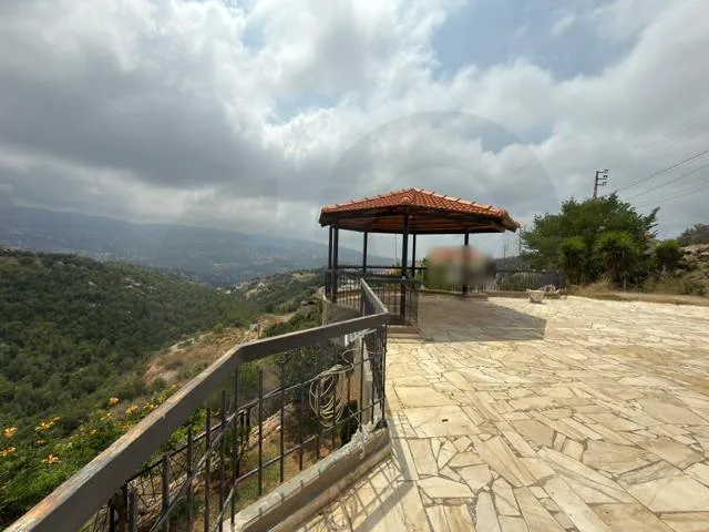 Apartment for Rent in Ajaltoun