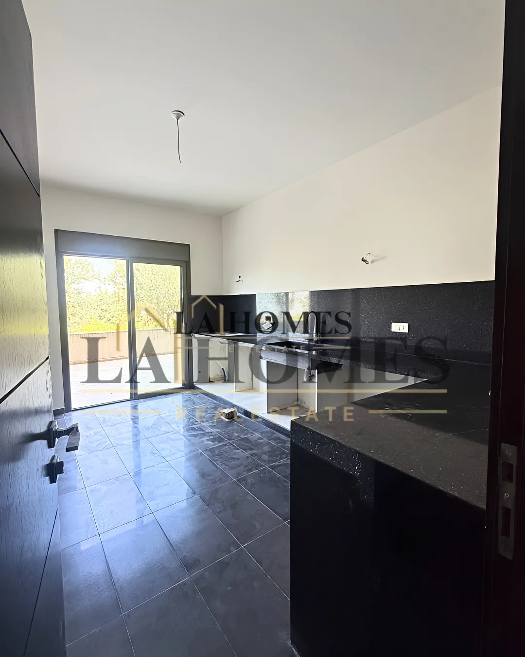 Apartment for sale in Qornet el hamra, lebanon - 3 bed, 3.0 bath