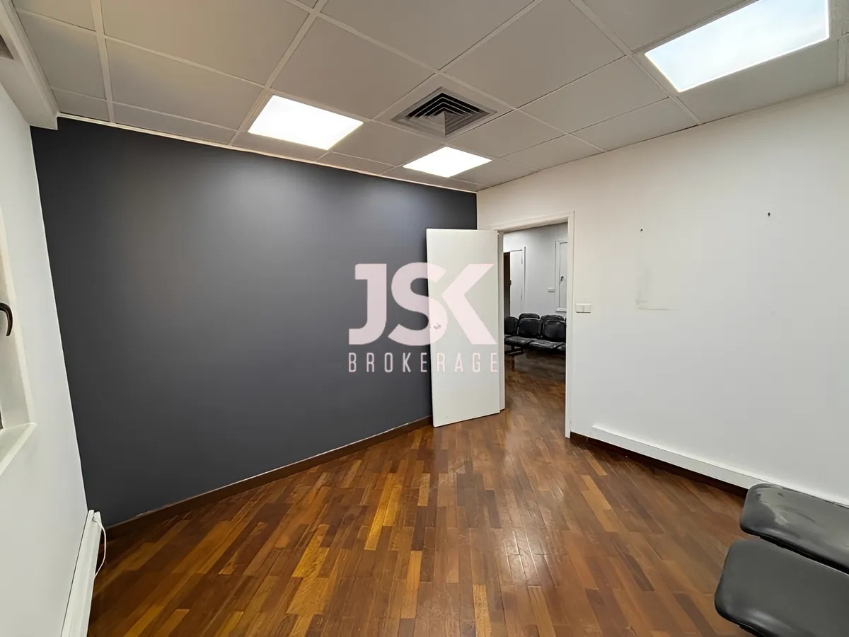 Office for rent in Badaro