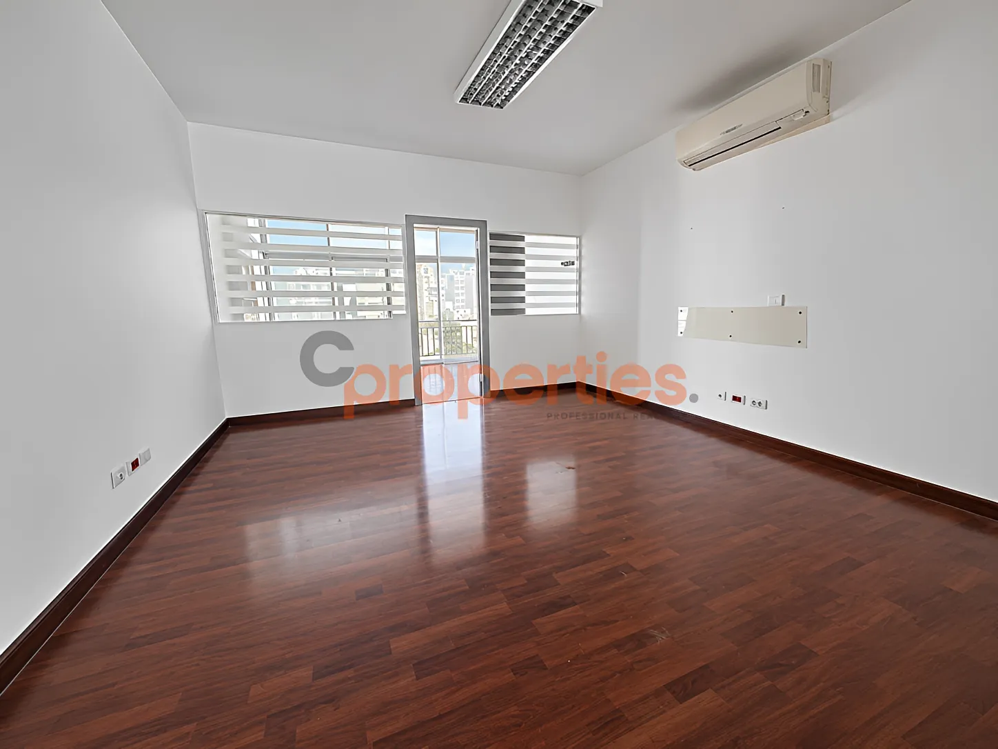 Office for Rent in Raoucheh