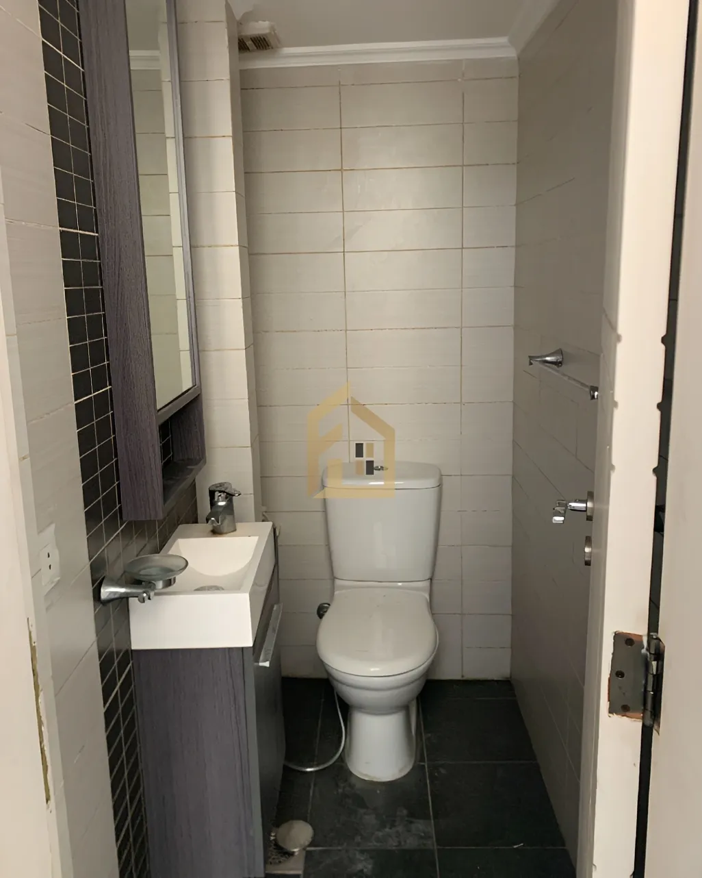 Apartment for sale in Mar Elias refugee camp, Beirut, Lebanon - 3 bed, 3 bath