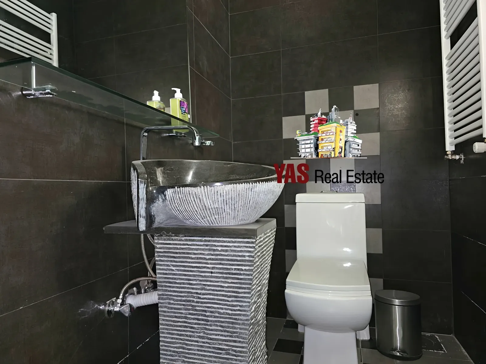 Villa for Sale in Kfardebian