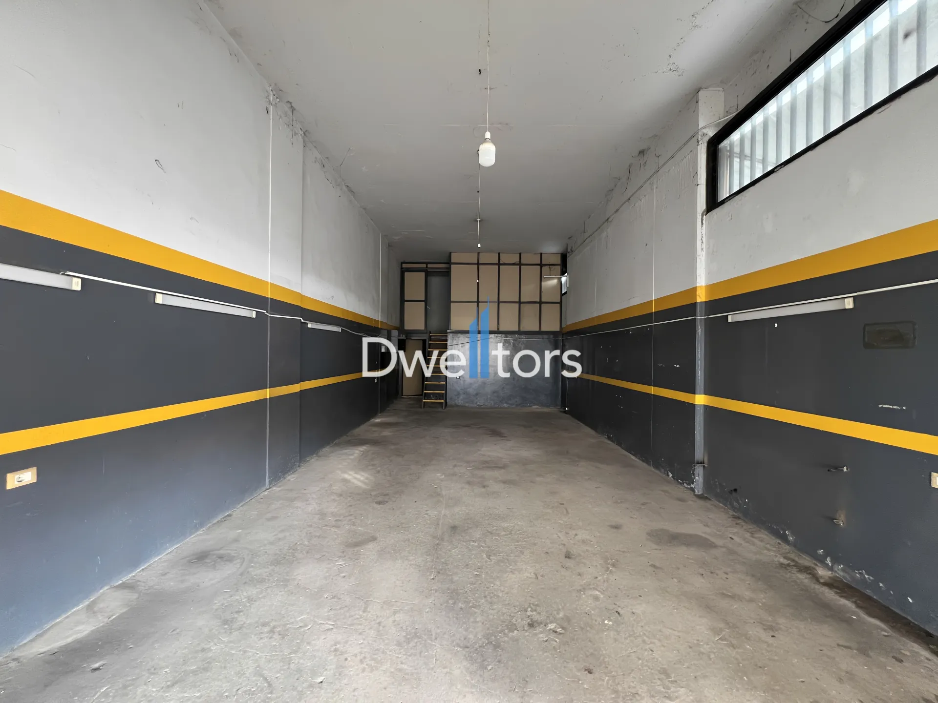 Warehouse for rent in Nahr El Mot