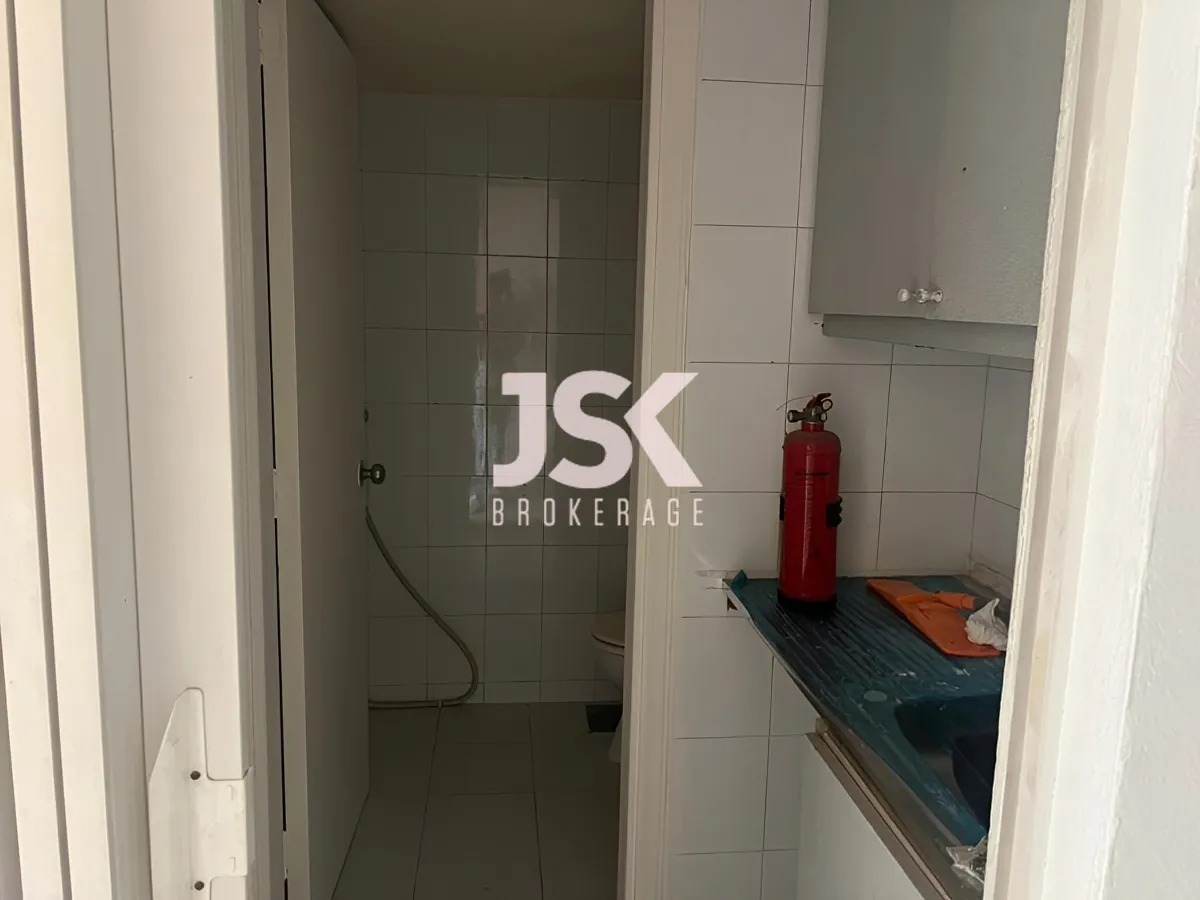 Office for rent in Ain el remmeneh