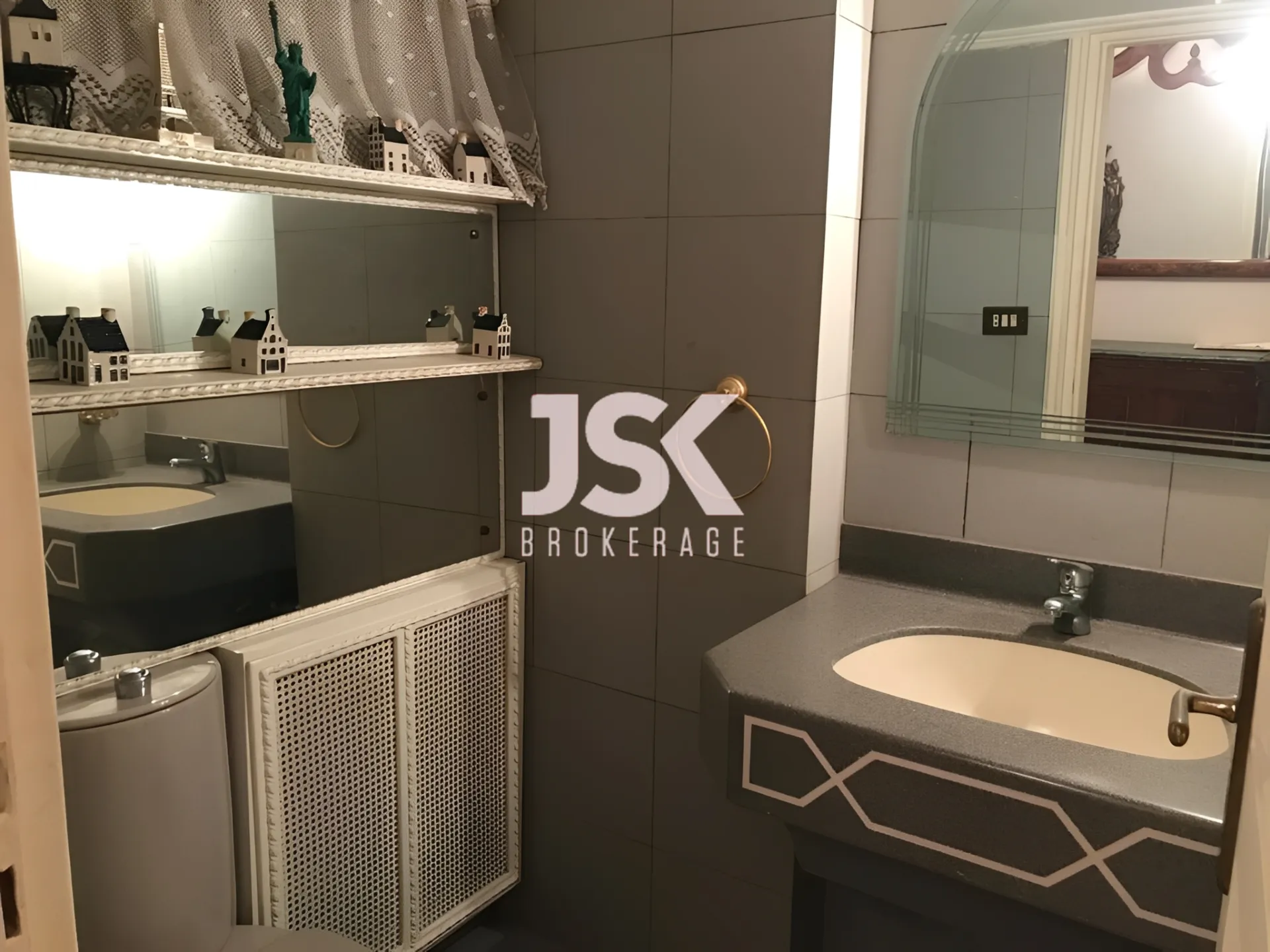 Apartment for Sale in Ain El Tineh, Beirut, Lebanon