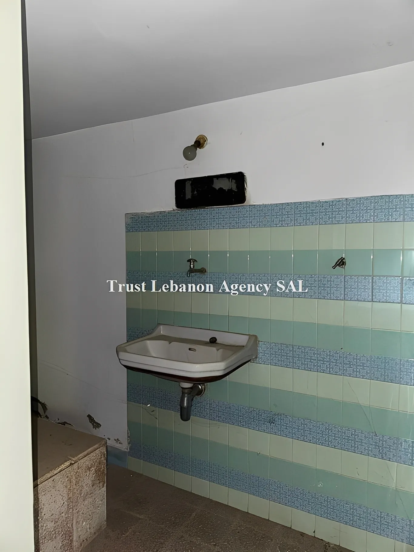 Commercial Property For Rent in Metn, Bkenaya